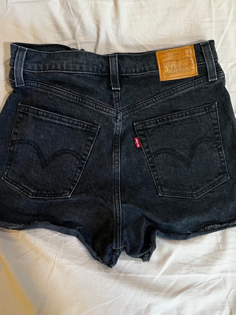 Levi’s high waisted shorts 28